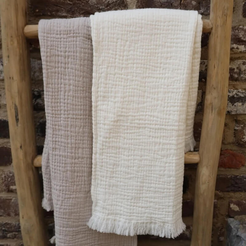Saugstarke Handtücher mit Fransen in Offwhite, Knitter-Optik, Grimaud, aus hochwertiger Baumwolle
