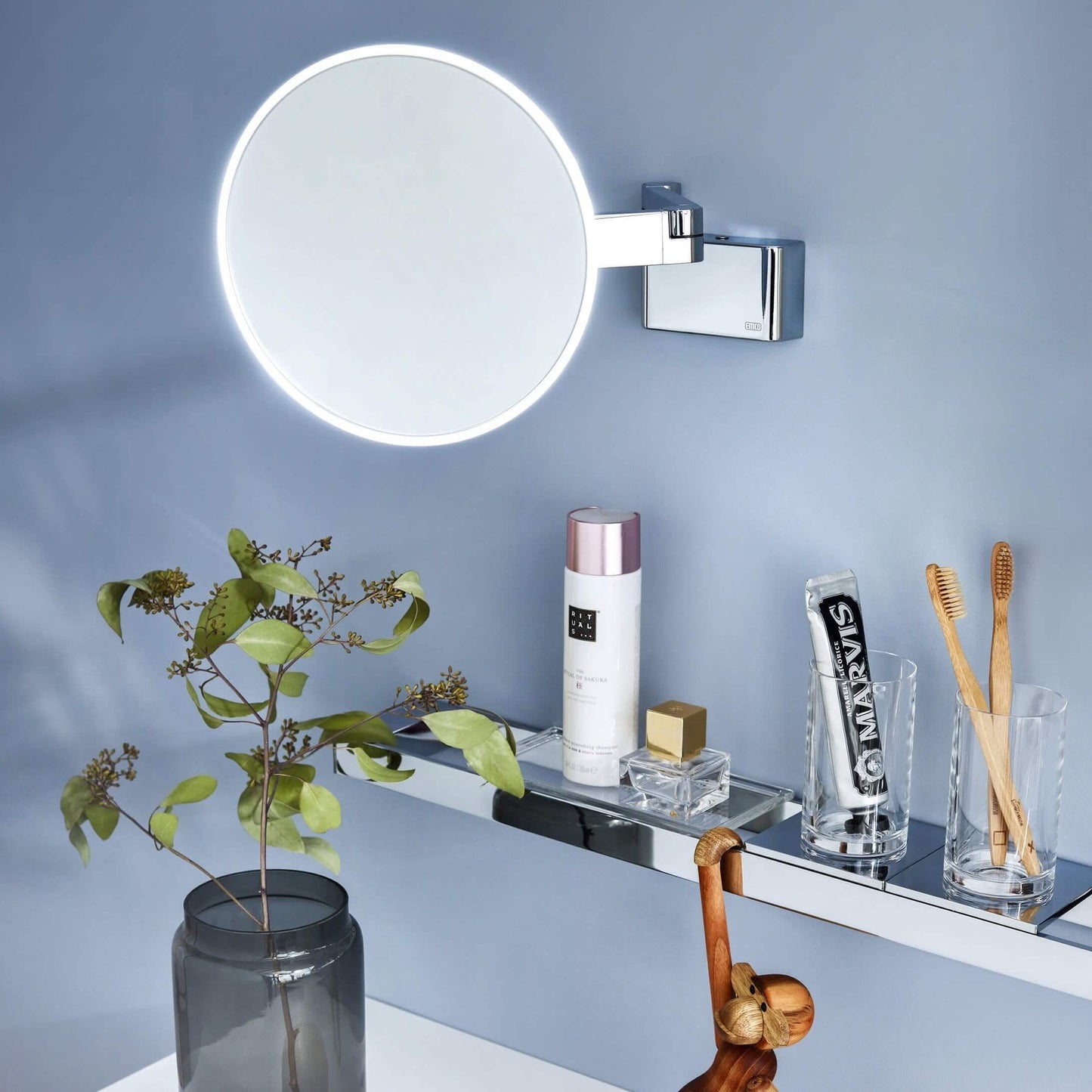 Moderner LED-Schminkspiegel von Emco mit 3-5facher Vergrößerung: Klare Sicht für Ihr perfektes Styling – dieser Schminkspiegel von Emco ist ein moderner und praktischer Helfer.
