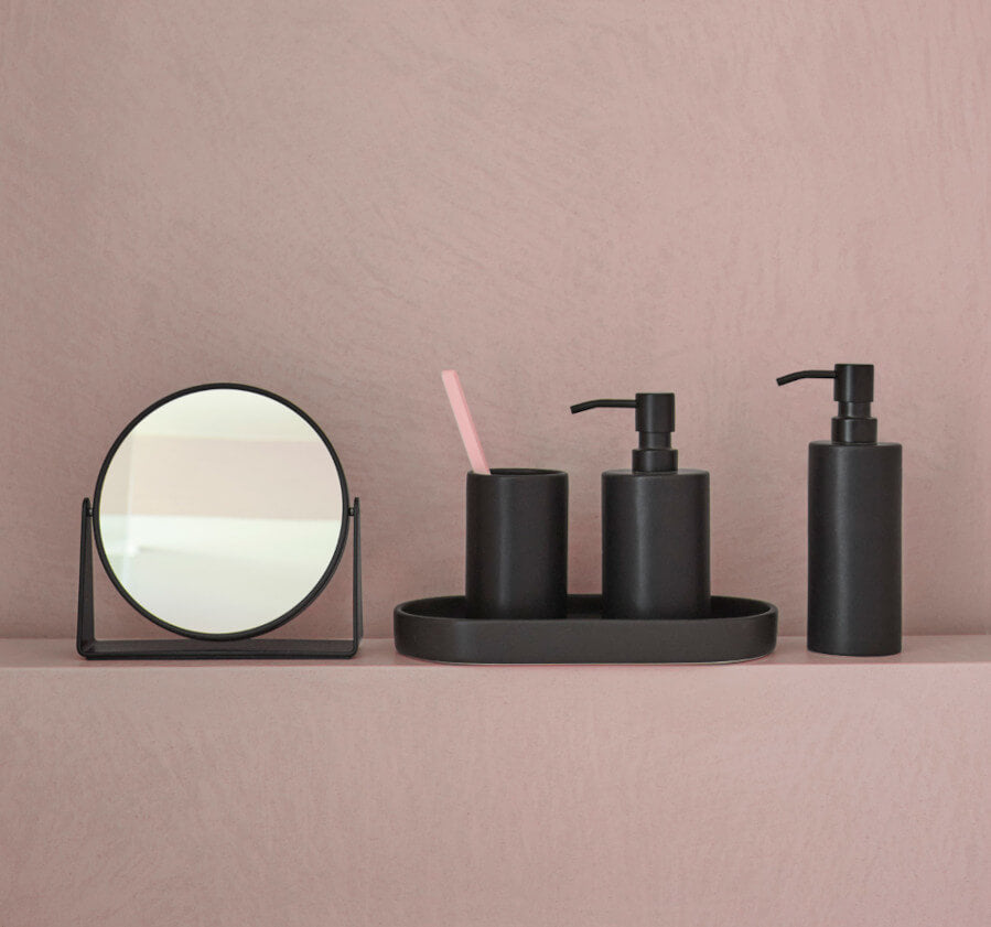 Schwarze edle Badaccessoires – Seifenspender und weitere elegante Badezimmeraccessoires in schwarzem Design für ein modernes und luxuriöses Badezimmerambiente
