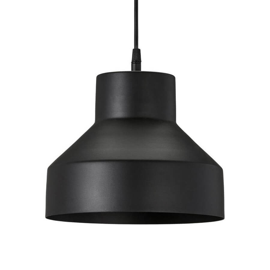 Schwarze Metall-Pendelleuchte in modernem Matt: Die Hängeleuchte "Solo" von PR Home ist ein stilvoller Blickfang.