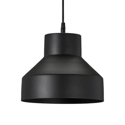 Schwarze Metall-Pendelleuchte in modernem Matt: Die Hängeleuchte "Solo" von PR Home ist ein stilvoller Blickfang.