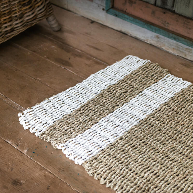 Vorleger "Sewu" aus geflochtenem Seegras: Der kleine Teppich (120x60cm) ist ein Naturfaserteppich für Flur oder Bad.