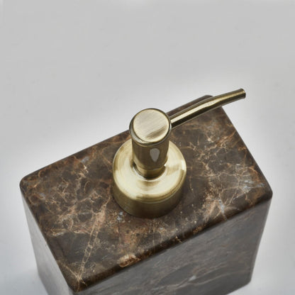 Brauner Marmor-Seifenspender mit goldenen Akzenten von Aquanova Hammam: Edles Design und luxuriöse Details für Ihr Bad.