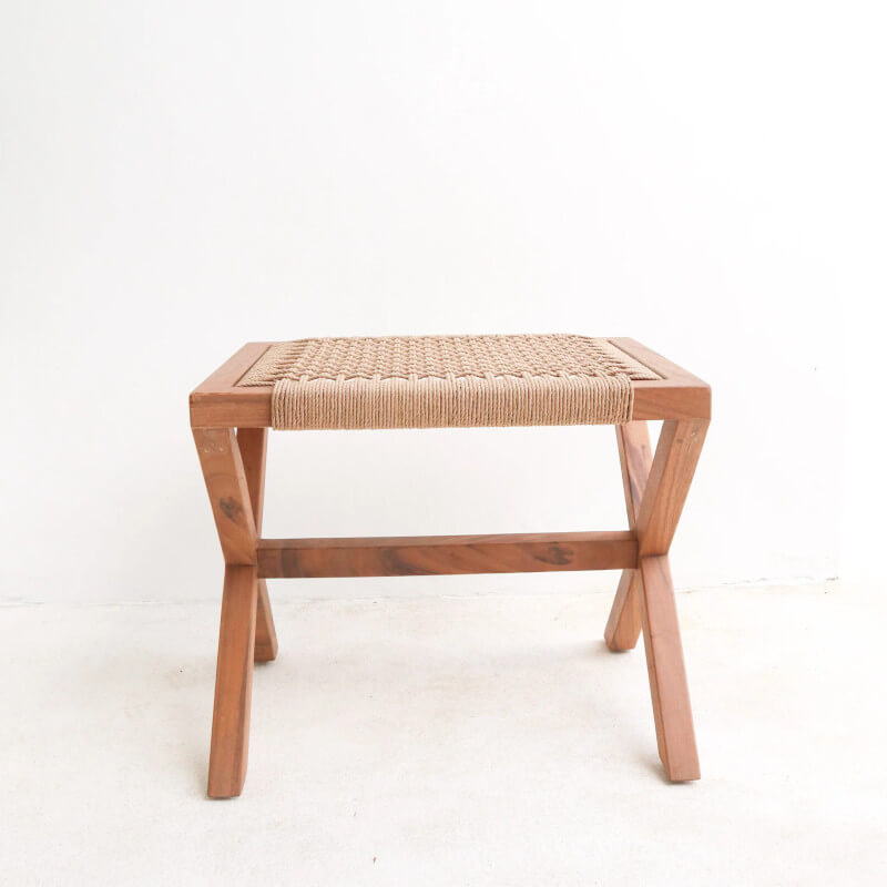Sitzhocker "Indra": Der Holzhocker/Dekohocker mit Geflecht ist ein stilvoller Hocker.