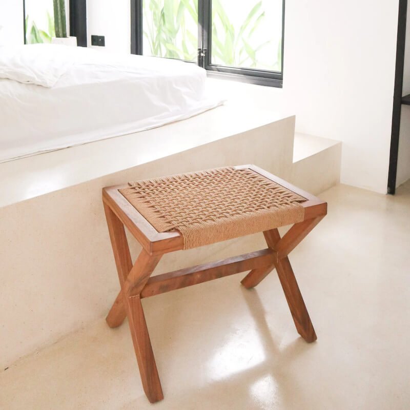 Sitzhocker Indra aus Holz & Geflecht