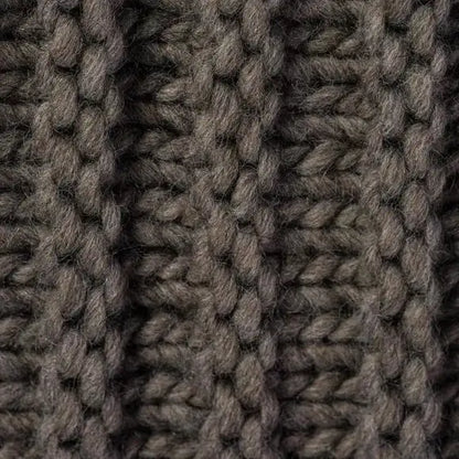 Dunkelbraunes Strickplaid Bergen aus Wolle – weiche und gemütliche Wolldecke für ein stilvolles Zuhause.