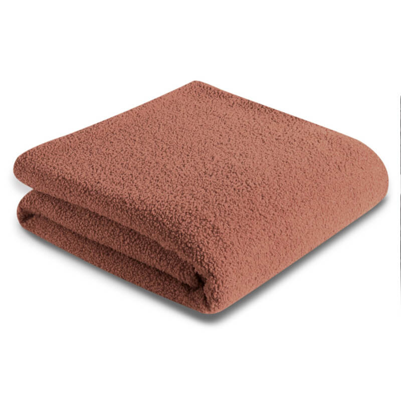 Teddydecke "Canyon" von Biederlack: Die Teddyplüsch-Kuscheldecke in Braun ist eine stilvolle Decke.