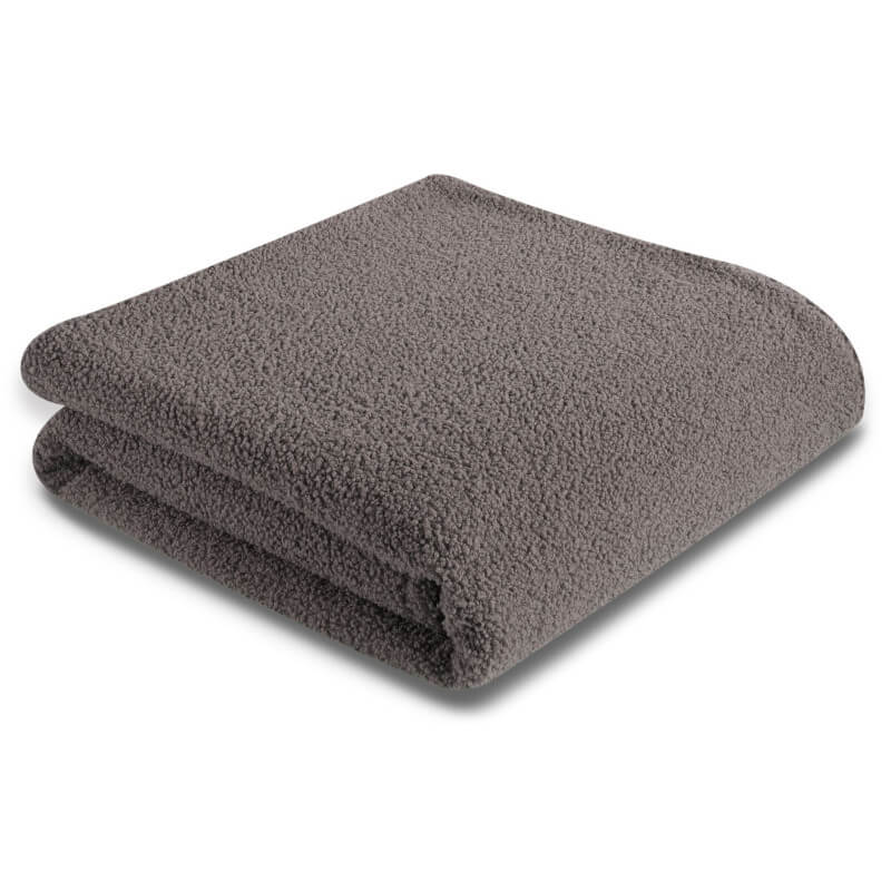 Teddydecke von Biederlack: Die Teddyplüsch-Kuscheldecke in Grau ist eine stilvolle Decke.