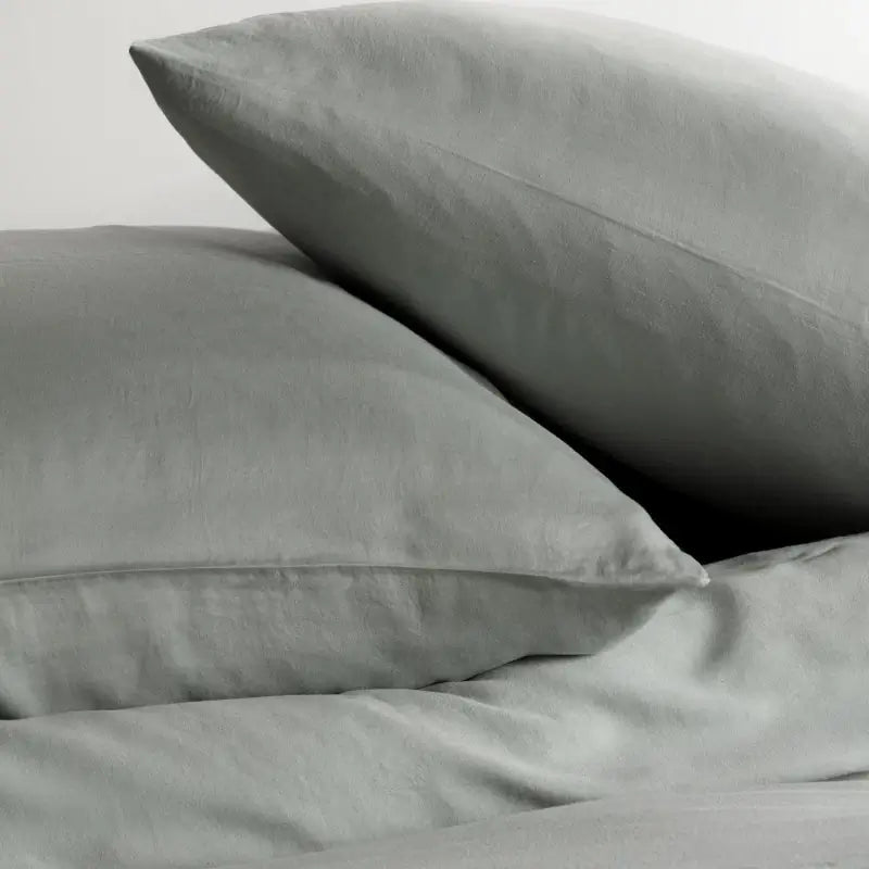 Bettwäsche-Set aus Lyocell Satin in Salbeigrün – hautfreundlich und temperaturregulierend