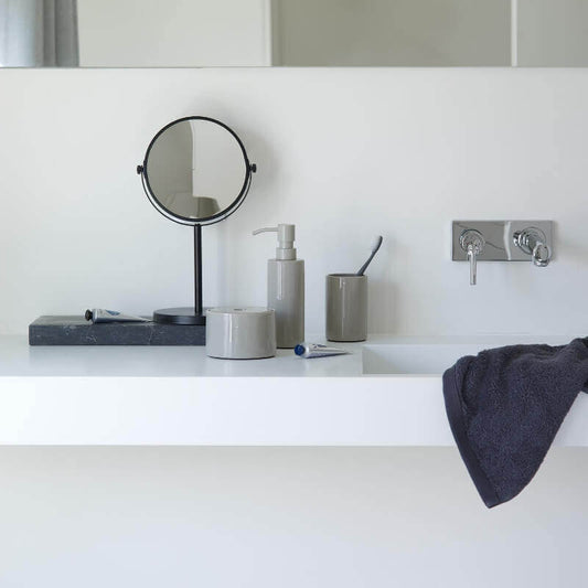 Aquanova Forte Beau Stilvoller Tischspiegel für Ihre tägliche Pflegeroutine: Ein Hauch von Luxus.