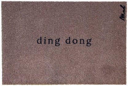 Türvorleger mit Schriftzug "Ding Dong", Fußmatte in Braun, Modell Anna von Mad About Mats.