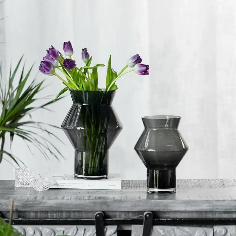 Moderne und ausgefallene Vasen im Trend 2025 – stilvolle Designs für jede Einrichtung, von minimalistisch bis extravagant.