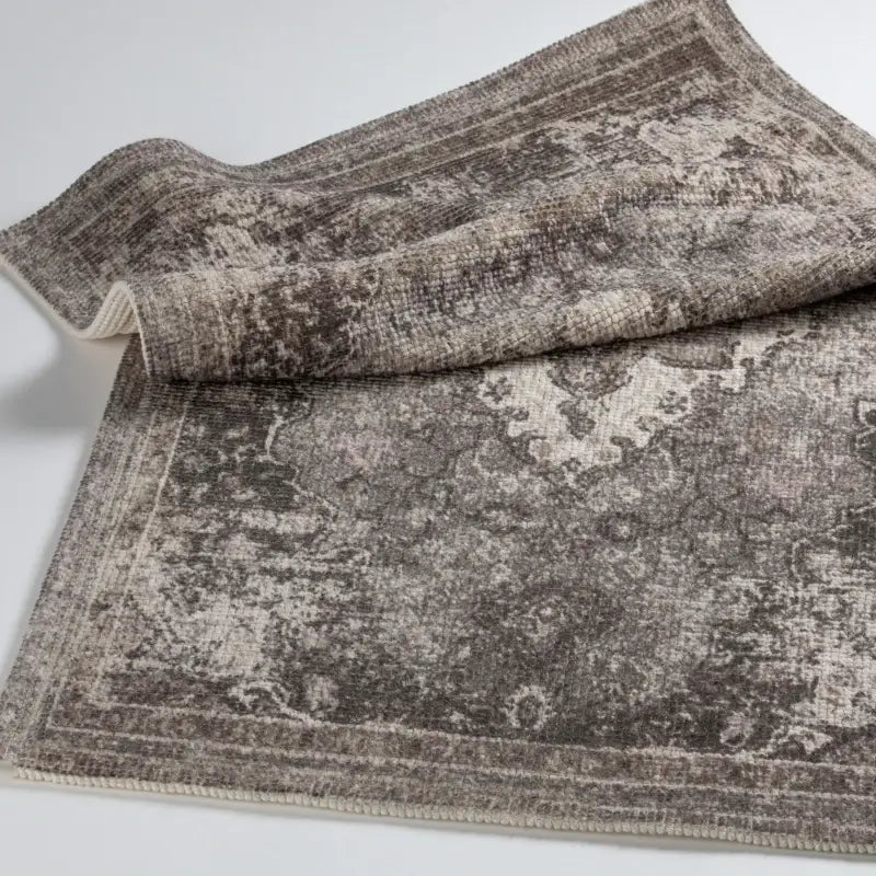Vintage Vorleger Teppich Peris von Evelyn Kahle in Braun-Grau – modernes Used-Look Design mit orientalischem Muster