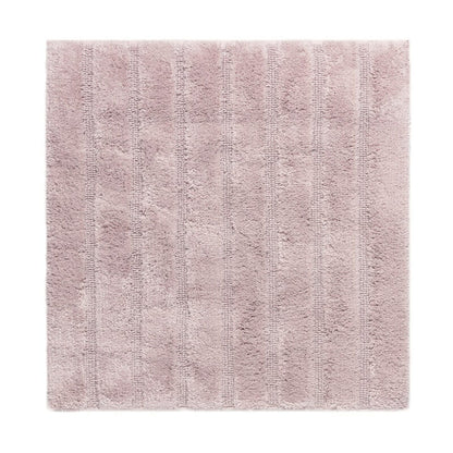 Quadratischer Badematte in zartem Misty Pink, aus Baumwolle, speziell als WC-Vorleger, rutschfest und gestreift.