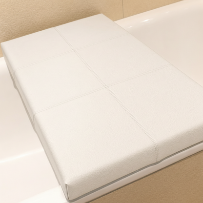 Badewannenabdeckung von Dawelba mit feiner Kalbsledernarbung – moderne Sitz- und Ablagefläche als komfortable Wannenbrücke für das Badezimmer.