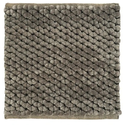 WC-Vorleger Onyx in Desert von Aquanova in 60x60 cm – ausgefallener und weicher Badteppich für ein stilvolles Badezimmer.
