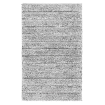 Komfortable Badematte in White Smoke Hellgrau, California-Serie, weich und saugfähig, mit stilvollen Hoch-Tief-Streifen.