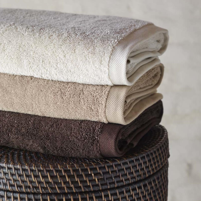 Weiche, edle Handtücher im Set aus Baumwolle – Modell London von Aquanova, perfekt für stilvolles Badezimmer und Wellness