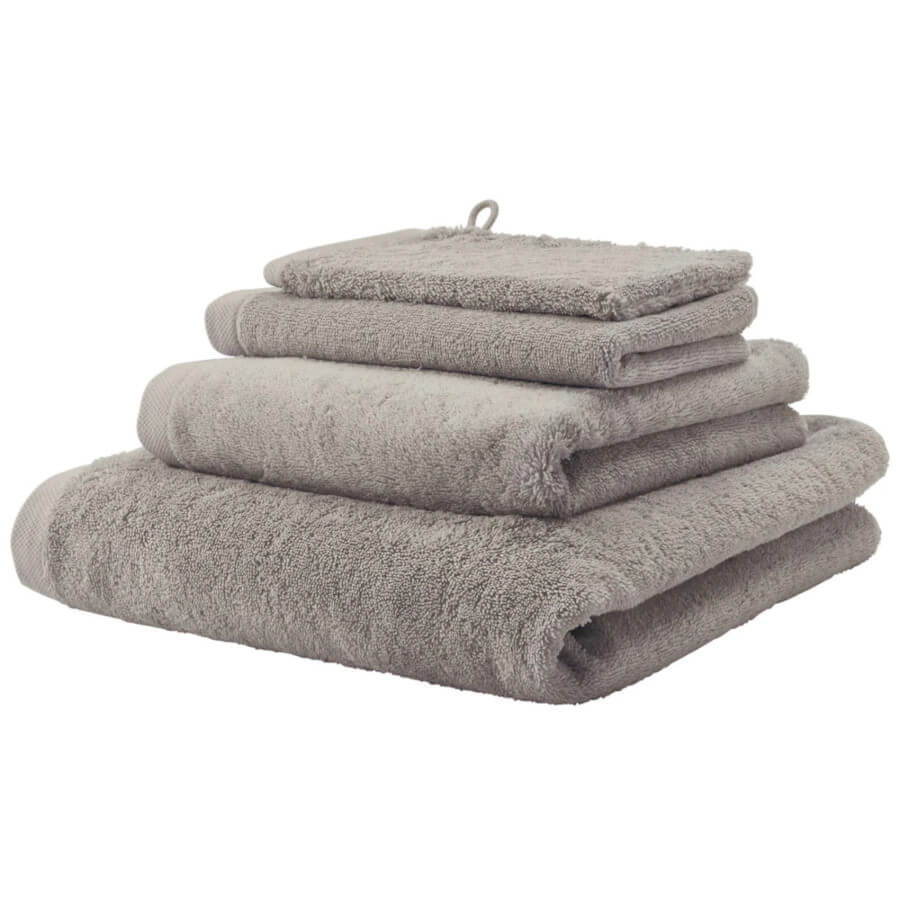 Weiches Handtuch-Set London in Trüffel (Truffle) von Aquanova aus Baumwolle – saugstark und ideal für ein modernes Badezimmer.