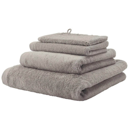 Weiches Handtuch-Set London in Trüffel (Truffle) von Aquanova aus Baumwolle – saugstark und ideal für ein modernes Badezimmer.