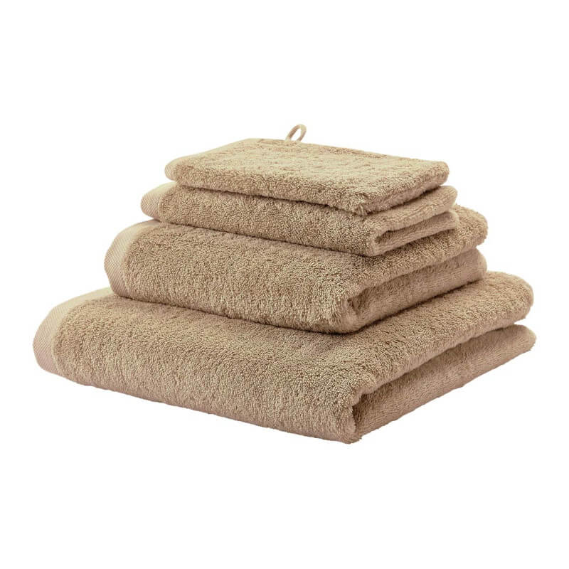 Weiches Handtuch-Set London in Golden von Aquanova aus Baumwolle – saugstark und ideal für ein stilvolles Badezimmer.