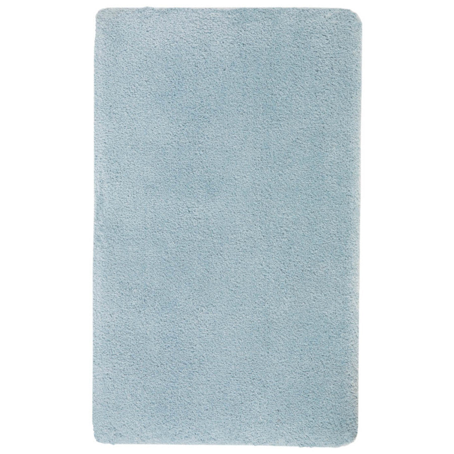 Weicher Badteppich Mauro in Aquatic Blau Türkis von Aquanova – pflegeleichte Badezimmermatte mit flauschiger Oberfläche für ein modernes Badezimmer.