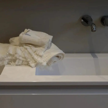 Weiches Offwhite Baumwoll-Handtuch Grimaud – hochwertig und saugstark für ein stilvolles Badezimmer.