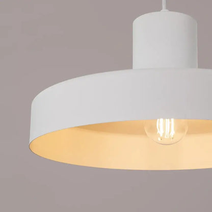 Weiße Designer-Pendelleuchte Bilo aus Metall für Wohnbereich