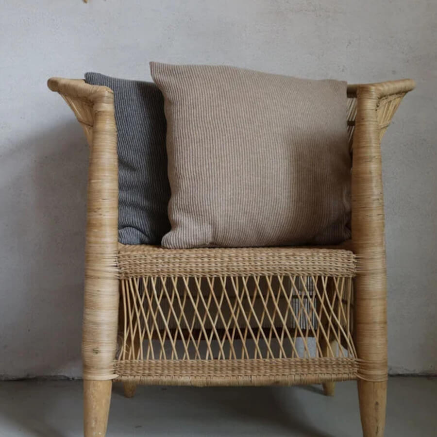 Wollkissenbezug in Beige: Der Wollkissenbezug "Edinburgh" (50x50cm) in Beige ist ein natürliches und stilvolles Wohnaccessoire.