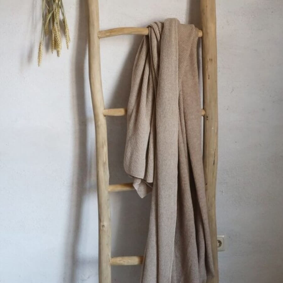 Zweifarbiges Wollplaid in Beige: Das kuschelig weiche Wollplaid "Edinburgh" in Beige ist ein gemütlicher Überwurf für Sofa und Bett.